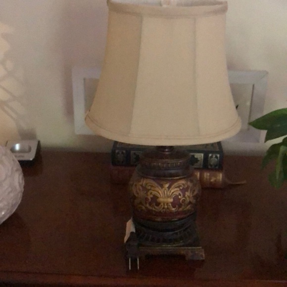 Small lamp works perfectly! - Picture 4 of 7